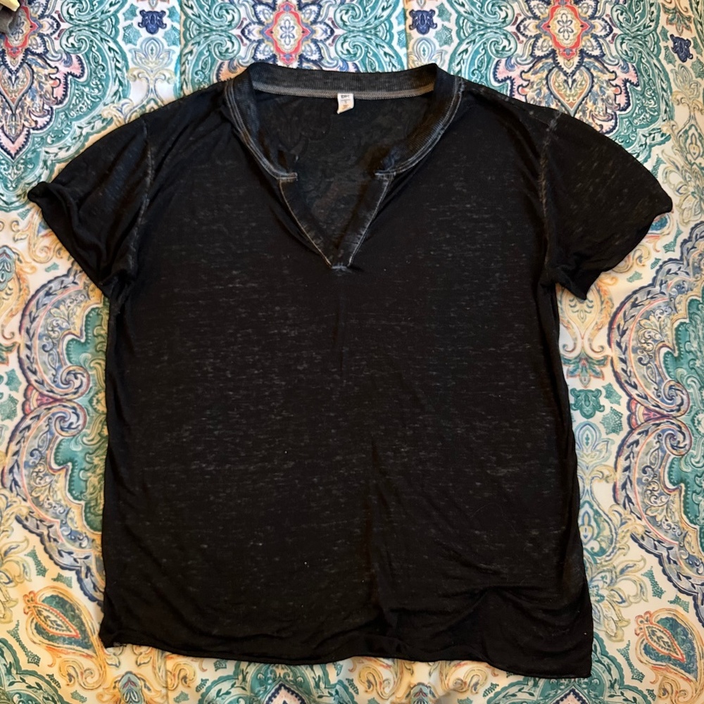 Nordstrom V-Neck Lightweight Black T-Shirt in Size Small